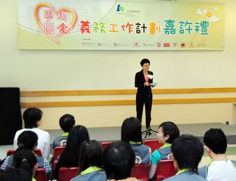 市建局行政總監譚小瑩女士於嘉許禮上感謝參與計劃的義工及合作伙伴