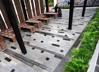 Members of the public can enjoy a reminiscent open space which manifests the significance of Pak Tsz Lane in modern history.