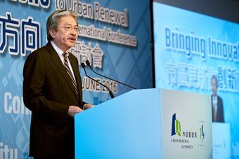 Acting Chief Executive, the Honourable John Tsang, is the Guest of Honour of the "Bringing Innovations to Urban Renewal" International Conference of the URA.
