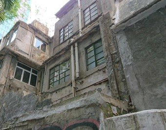 華賢坊西4至10號樓宇的外部及內部的破損狀況