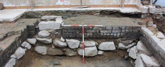 于西南角发现的围斗及围墙遗迹估计最早于明朝至清朝中期建造。砖层则是晚清时期的复修或保养而成。