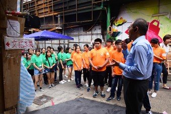 The students pay visits to URA projects to understand the work of urban renewal.