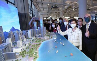 Chief Executive of the HKSAR, the Honourable Mrs Carrie Lam, accompanied by other officiating guests, appreciates the artpiece “Victoria Harbour” in the “An Art Journey into the Past and Present   Urban Reinvention · Advance Beyond 25” miniature exhibition in celebration of the 25th Anniversary of the establishment of HKSAR.